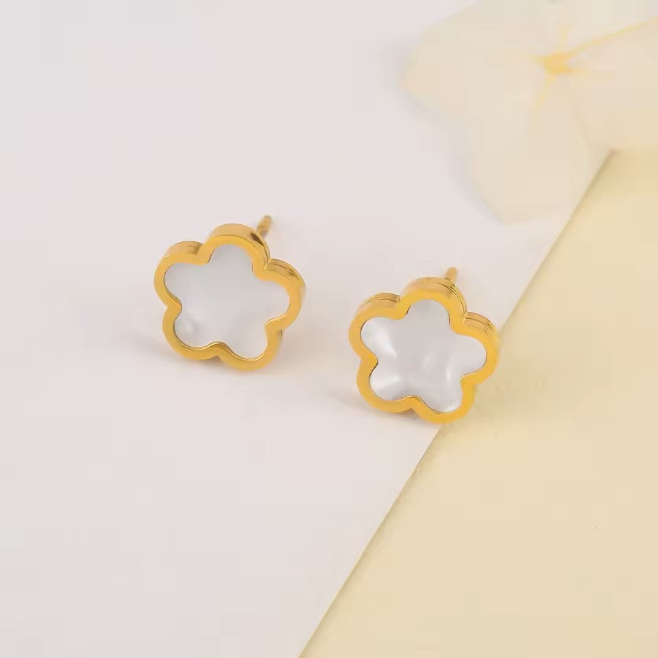 Lucky Bloom Pendant Earring