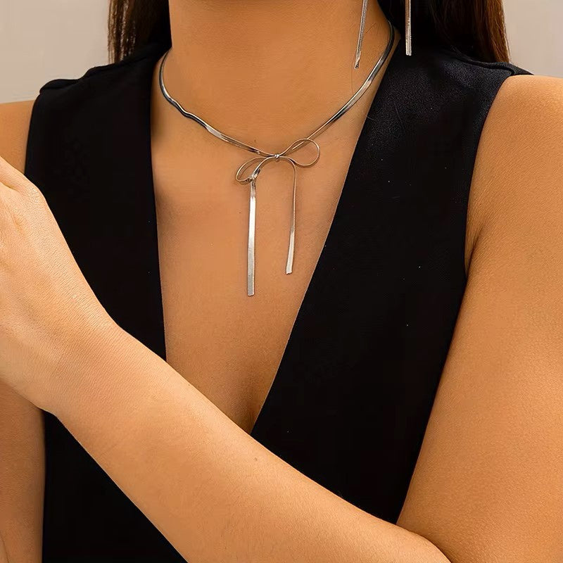 Ribbon Loop Necklace