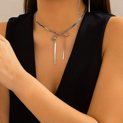 Ribbon Loop Necklace